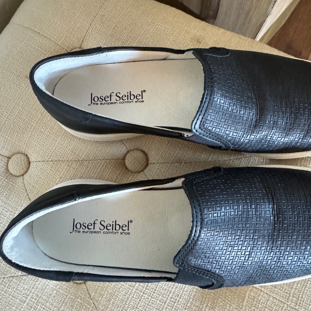Josef Seibel Sina Leather Slip Ons size 9 (40) like new - Picture 4 of 6